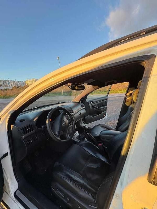 Usado Toyota Avensis 150 HP (110 kW) 2007 Cinzento Carrinha