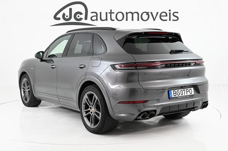 Usado Porsche Cayenne 470 HP (345 kW) 2024 Cinzento SUV