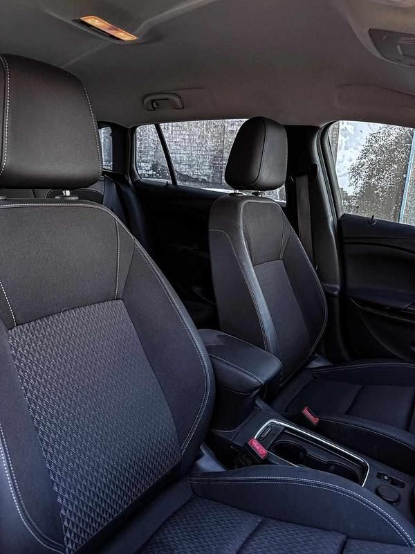 Usado Opel Astra Innovation 110 HP (80 kW) 2019 Preto Carrinha