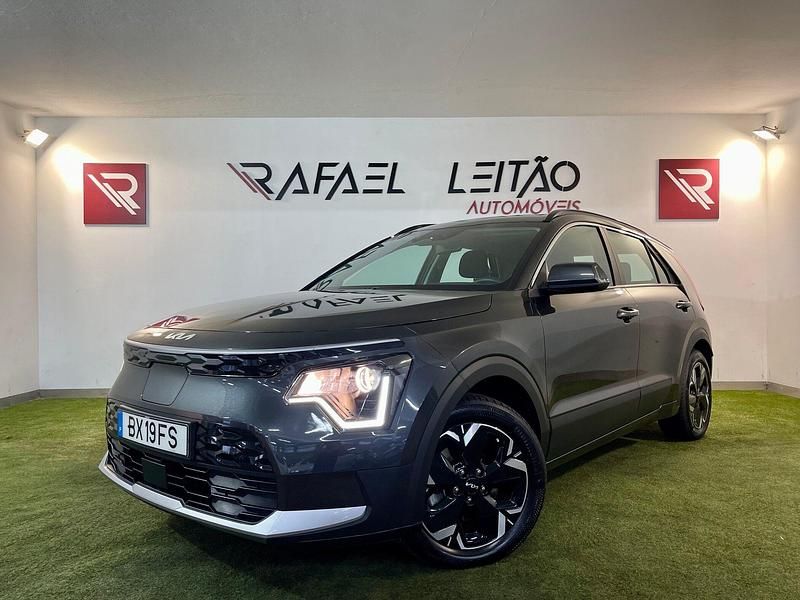 Cinza Usado 2023 Kia e-Niro SUV | € 29.750 (Preço justo) - Imagem 1/4