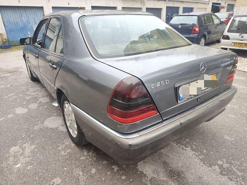 Usado Mercedes C250 150 HP (110 kW) 1997 Sedan