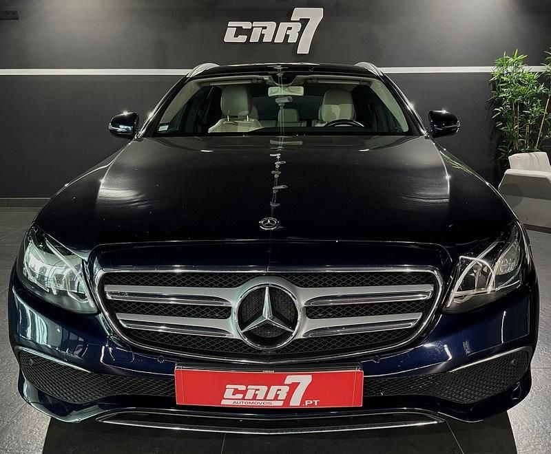 Usado Mercedes E200 Avantgarde 150 HP (110 kW) 2017 Azul Carrinha