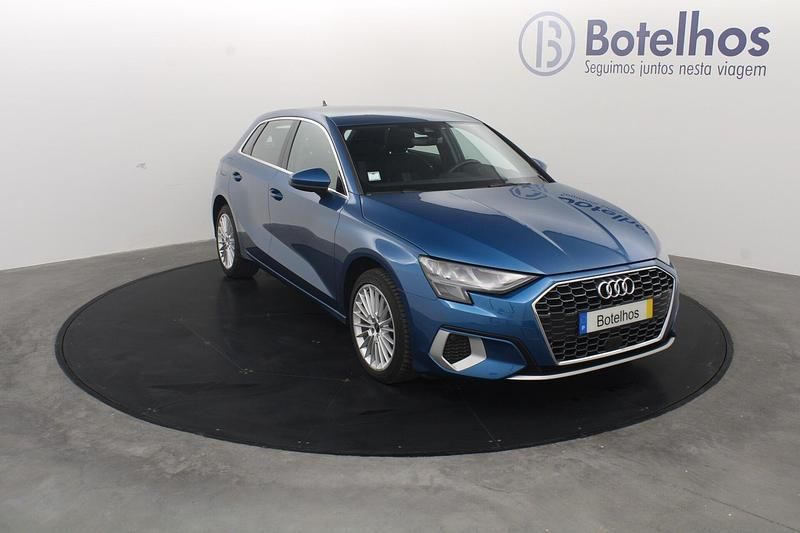 Azul Usado 2021 Audi A3 Advanced | € 29.900 - Imagem 1/4