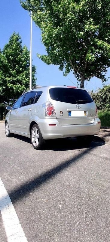 Cinzento Usado 2007 Toyota Corolla | € 9.000 - Imagem 1/4