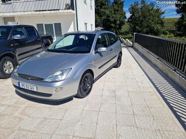 Cinza Usado 2000 Ford Focus Trend Citadino | € 1.750 (Preço justo) - Imagem 1/1