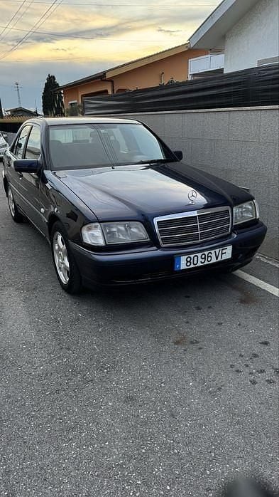Usado 1997 Mercedes C220 Sedan | € 2.500 - Imagem 1/4