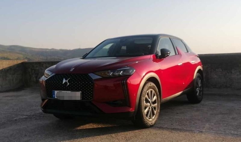 Vermelho Usado 2023 DS Automobiles DS3 Crossback SUV | € 33.500 - Imagem 1/4