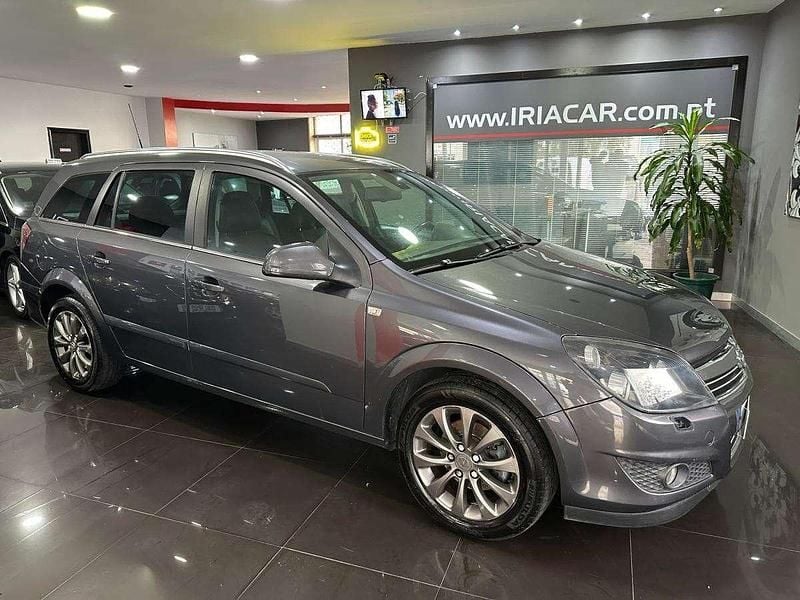 Usado Opel Astra Cosmo 110 HP (80 kW) 2010 Cinza antracite Carrinha