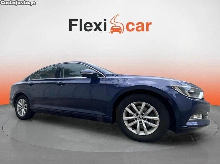 Azul Usado 2017 VW Passat Sedan | € 16.980 (Bom preço) - Imagem 1/1