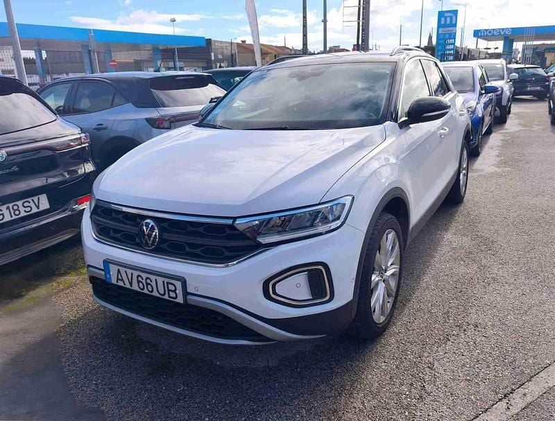 Branco Usado 2023 VW T-Roc Life SUV | € 27.490 (Preço justo) - Imagem 1/4