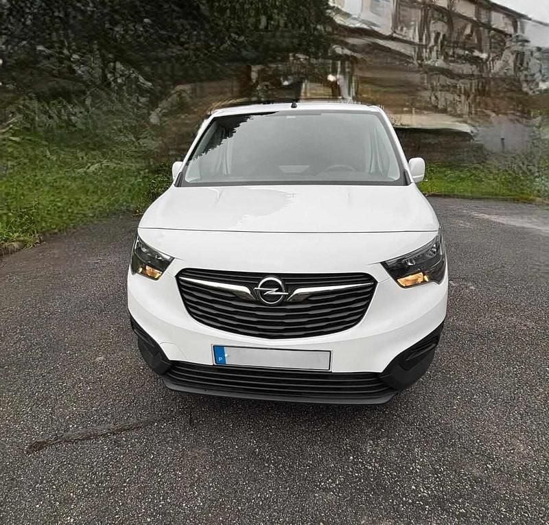 Usado Opel Combo 102 HP (75 kW) 2019 Branco Monovolume
