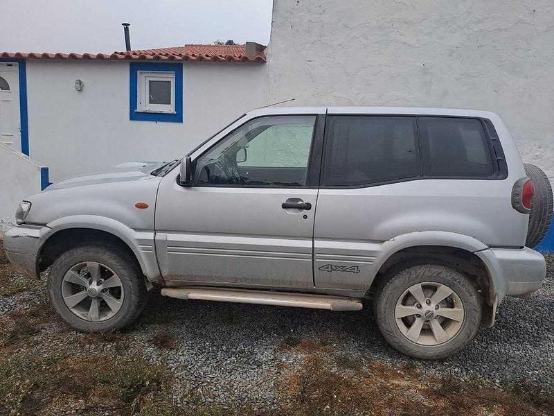 Usado 2004 Nissan Terrano SUV | € 9.000 - Imagem 1/4