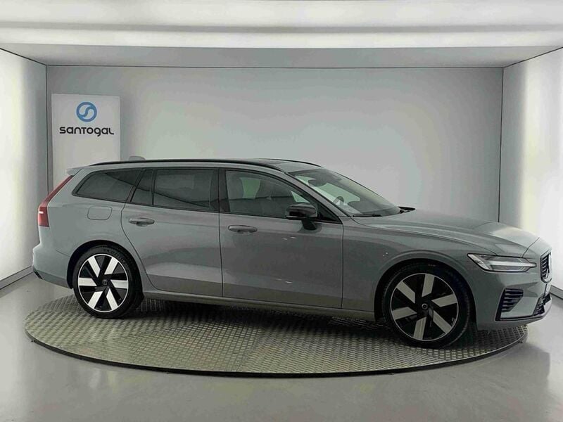 Cinzento Usado 2024 Volvo V60 Carrinha | € 46.300 (Preço justo) - Imagem 1/4