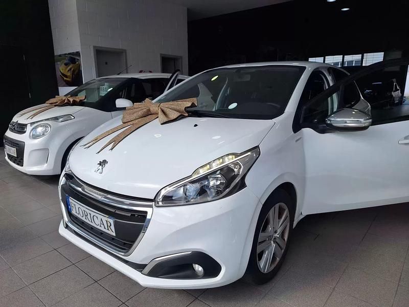 Branco Usado 2017 Peugeot 208 Style Citadino | € 8.900 (Preço justo) - Imagem 1/4