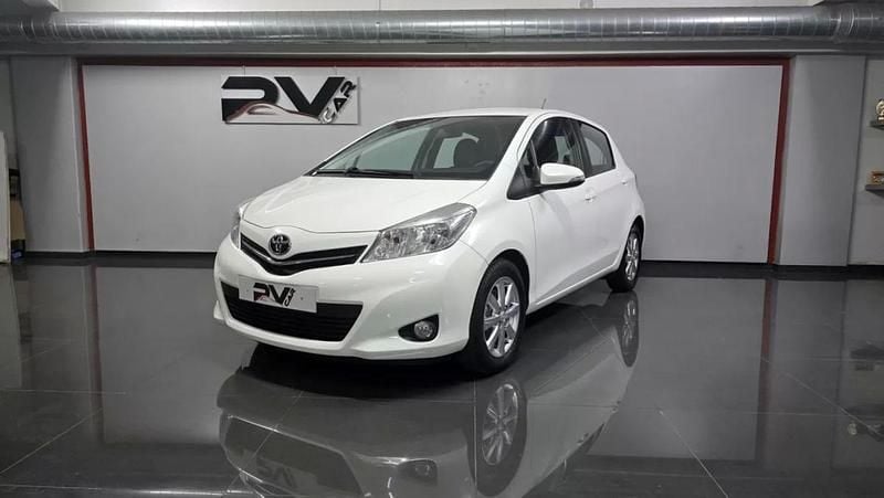 Branco Usado 2012 Toyota Yaris Active Citadino | € 8.490 (Bom preço) - Imagem 1/4