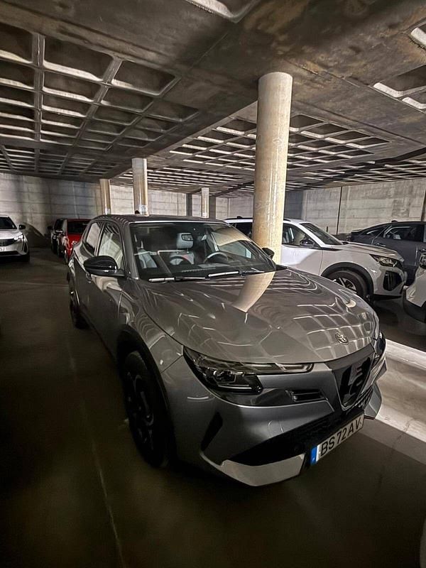 Cinza Usado 2025 Alfa Romeo GT Junior Edizione Speciale SUV | € 27.950 - Imagem 1/1