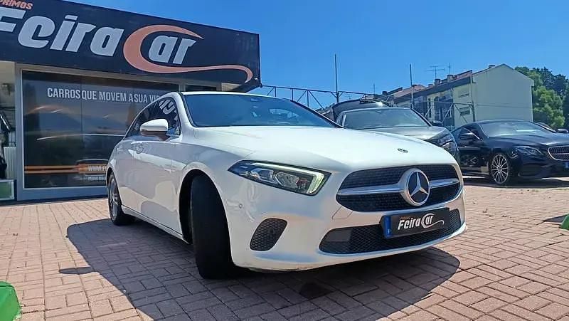 Branco Usado 2020 Mercedes A160 Style | € 22.500 (Preço justo) - Imagem 1/4