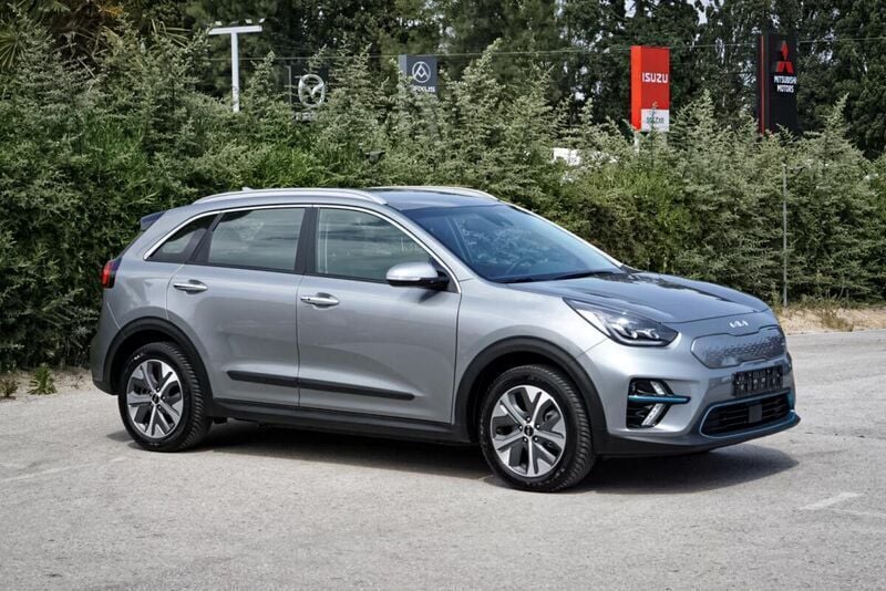 Cinzento Usado 2022 Kia e-Niro SUV | € 24.990 (Bom preço) - Imagem 1/4