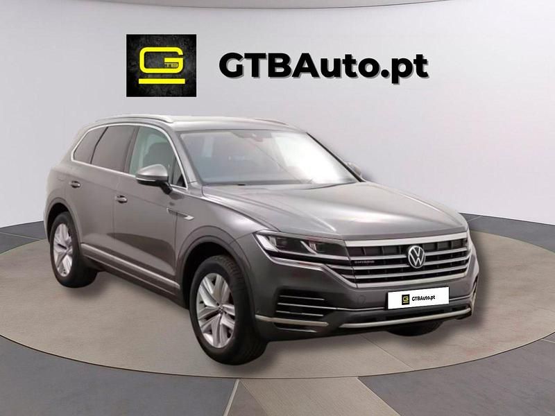 Cinza Usado 2021 VW Touareg SUV | € 54.499 - Imagem 1/4