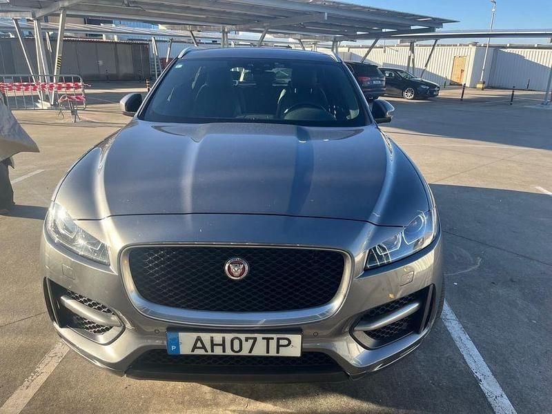 Usado Jaguar F-Pace R-Sport 180 HP (132 kW) 2017 SUV