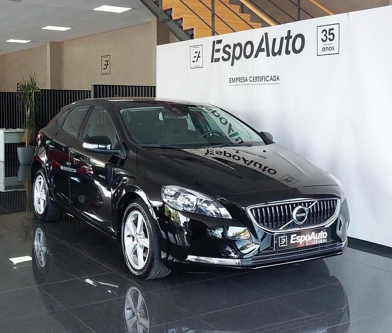Preto Usado 2018 Volvo V40 Kinetic | € 15.990 (Bom preço) - Imagem 1/4