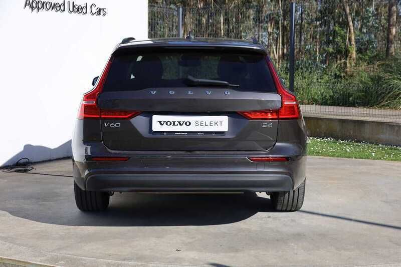 Usado Volvo V60 197 HP (144 kW) 2023 Cinzento Carrinha