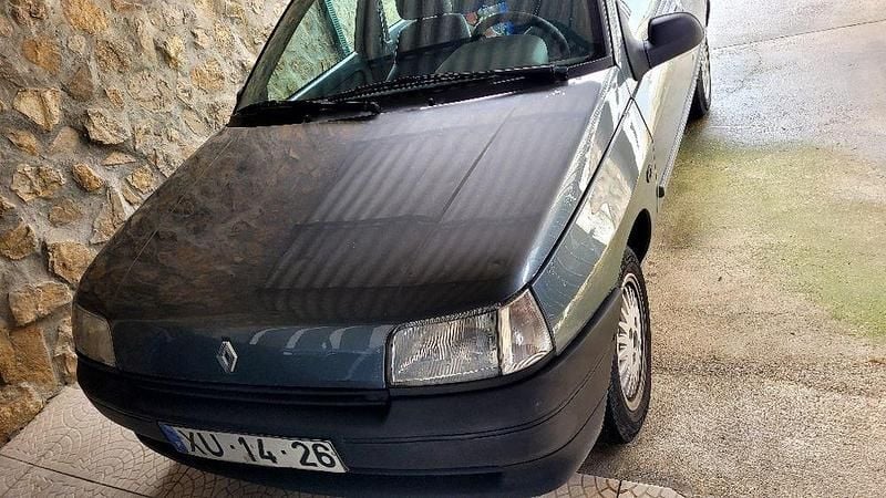 Usado 1992 Renault Clio Sedan | € 1.000 - Imagem 1/4