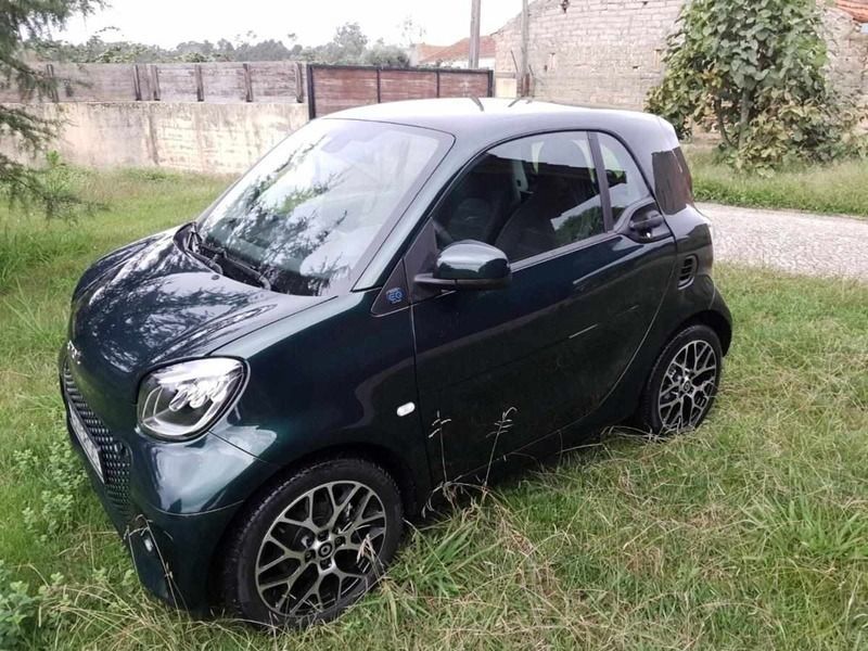 Verde Usado 2023 Smart ForTwo Electric Drive Prime Coupé | € 18.600 (Caro) - Imagem 1/4