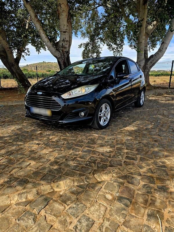 Preto Usado 2014 Ford Fiesta Titanium Citadino | € 10.990 (Preço justo) - Imagem 1/4