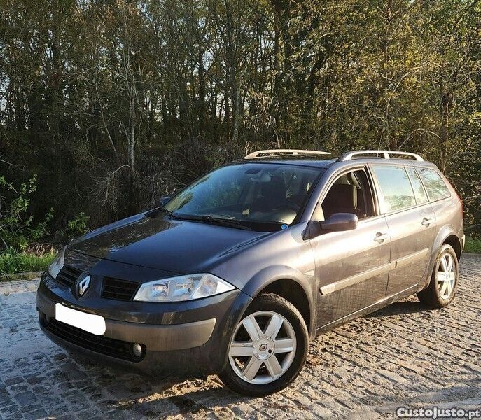 Cinza Usado 2005 Renault Mégane II Privilege | € 2.250 - Imagem 1/1