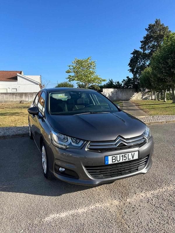 Cinzento Usado 2015 Citroën C4 PureTech | € 8.300 (Super Preço) - Imagem 1/4