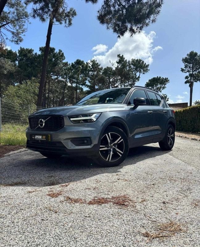 Cinza Usado 2018 Volvo XC40 R-Design SUV | € 24.900 (Preço justo) - Imagem 1/4