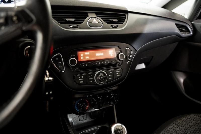 Usado Opel Corsa Dynamic 95 HP (69 kW) 2017 Preto Citadino