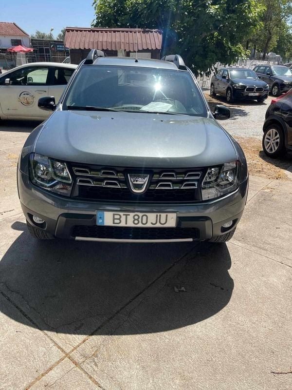 Cinzento Usado 2017 Dacia Duster SUV | € 13.000 (Preço justo) - Imagem 1/4