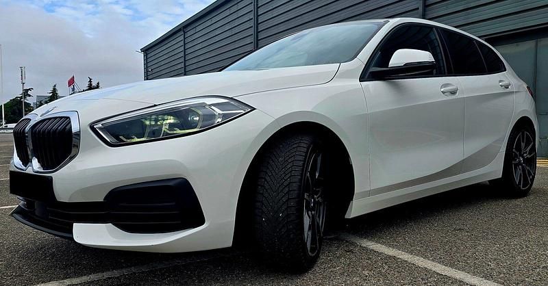 Branco Usado 2021 BMW 116 Advantage Citadino | € 21.950 (Preço justo) - Imagem 1/4