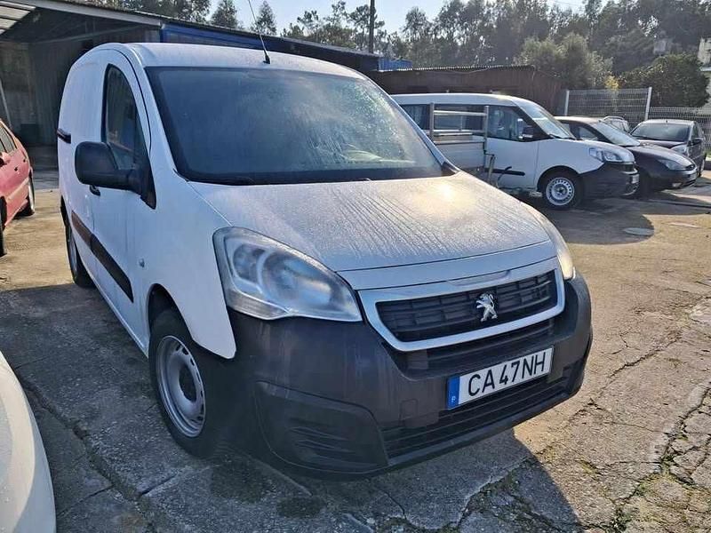Branco Usado 2016 Peugeot Partner Monovolume | € 9.650 (Bom preço) - Imagem 1/4