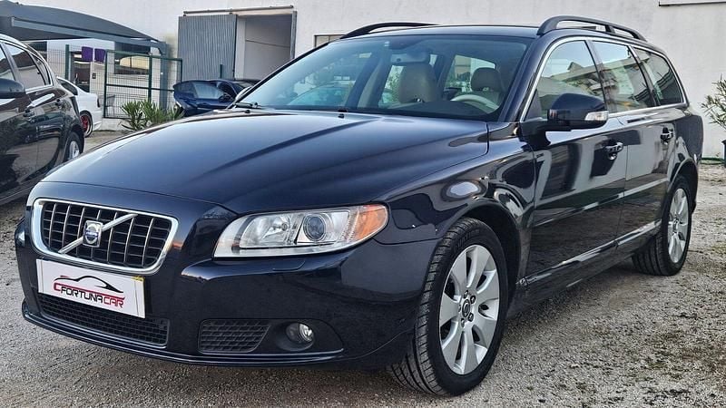 Azul Usado 2009 Volvo V70 Summum Carrinha | € 12.750 - Imagem 1/4