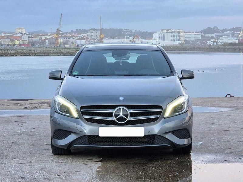 Usado Mercedes A200 136 HP (100 kW) 2012 Cinzento Sedan