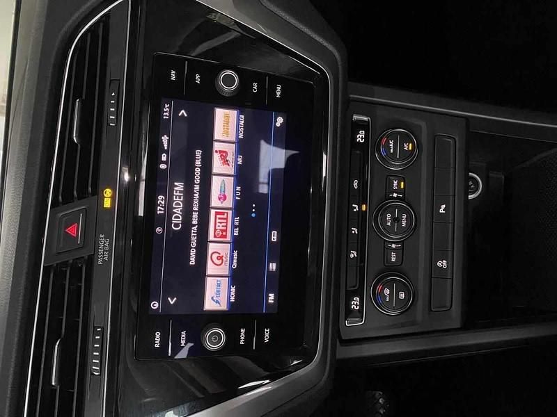 Usado VW Touran Highline 115 HP (84 kW) 2018 Cinzento Monovolume