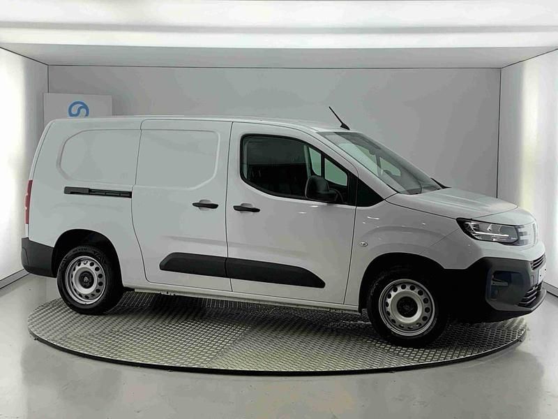 Branco Usado 2025 Peugeot Partner Van | € 22.990 (Caro) - Imagem 1/4