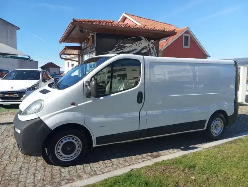 Branco Usado 2005 Opel Vivaro Van | € 6.990 - Imagem 1/4