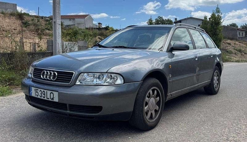 Cinzento Usado 1997 Audi A4 Carrinha | € 1.500 - Imagem 1/4