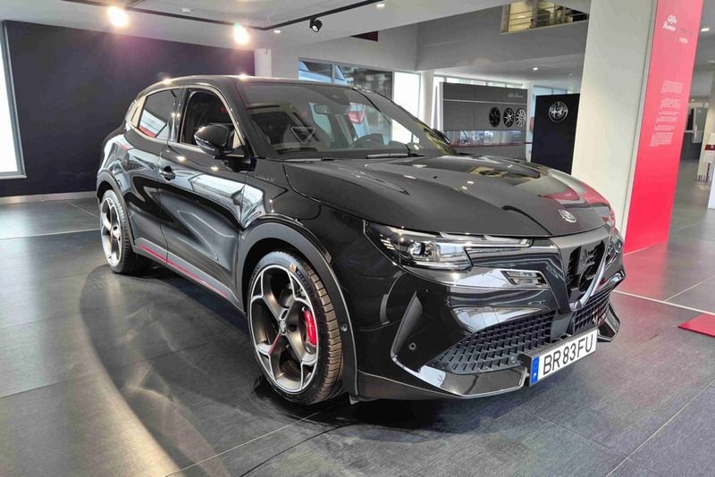 Preto Novo 2025 Alfa Romeo Junior Veloce SUV | € 53.250 - Imagem 1/4