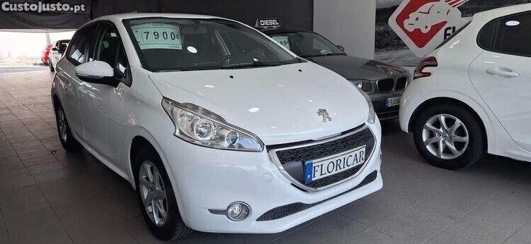 Branco Usado 2013 Peugeot 208 Active Citadino | € 7.900 (Preço justo) - Imagem 1/1
