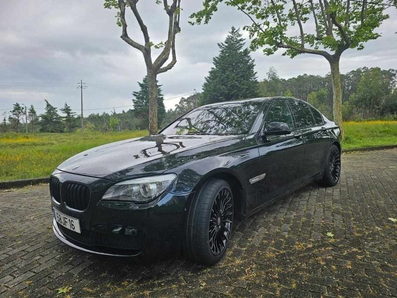 Preto Usado 2010 BMW 740 Sedan | € 20.500 - Imagem 1/4
