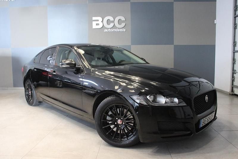 Preto Usado 2017 Jaguar XF Prestige Sedan | € 21.990 (Preço justo) - Imagem 1/4