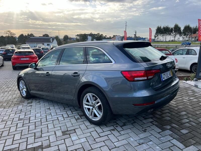 Cinza Usado 2018 Audi A4 Ambiente Sedan | € 18.990 (Preço justo) - Imagem 1/4