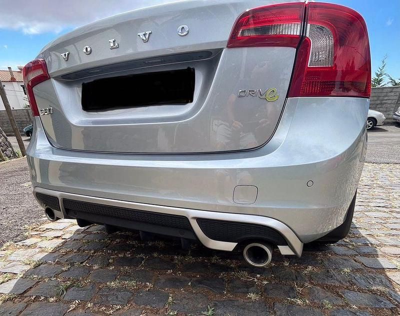 Usado Volvo S60 R-Design 115 HP (84 kW) 2012 Sedan