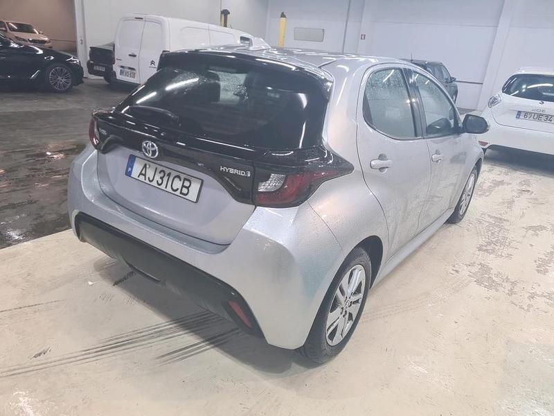 Usado Toyota Yaris Hybrid Comfort 115 HP (84 kW) 2021 Cinza