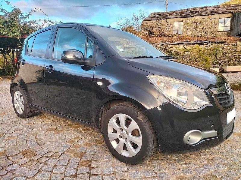 Usado Opel Agila 70 HP (51 kW) 2011 Preto Citadino